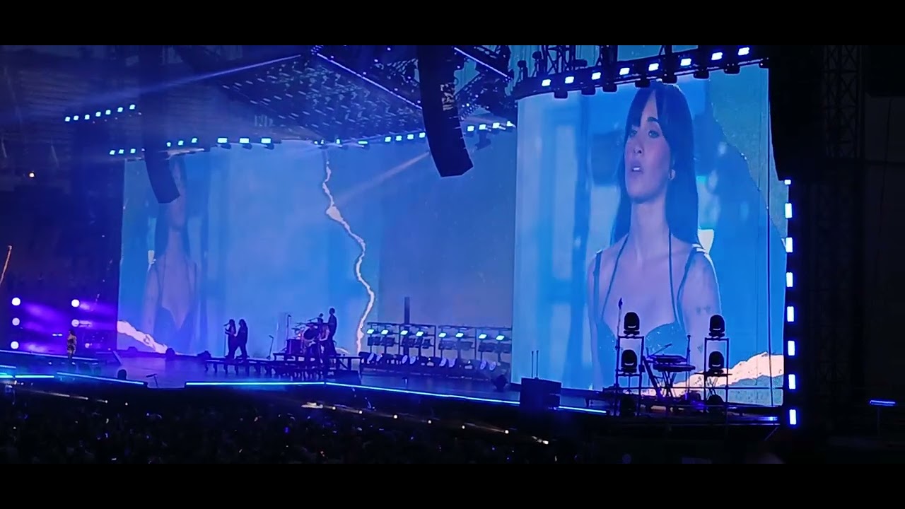 Aitana - + (MÁS) #metamorfosisseasonbcn #aitana
