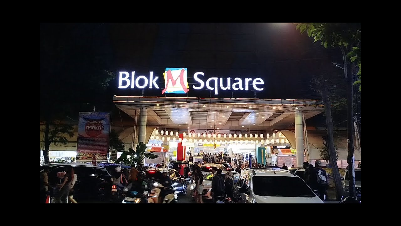 Suasana Blok M Melawai di malam hari