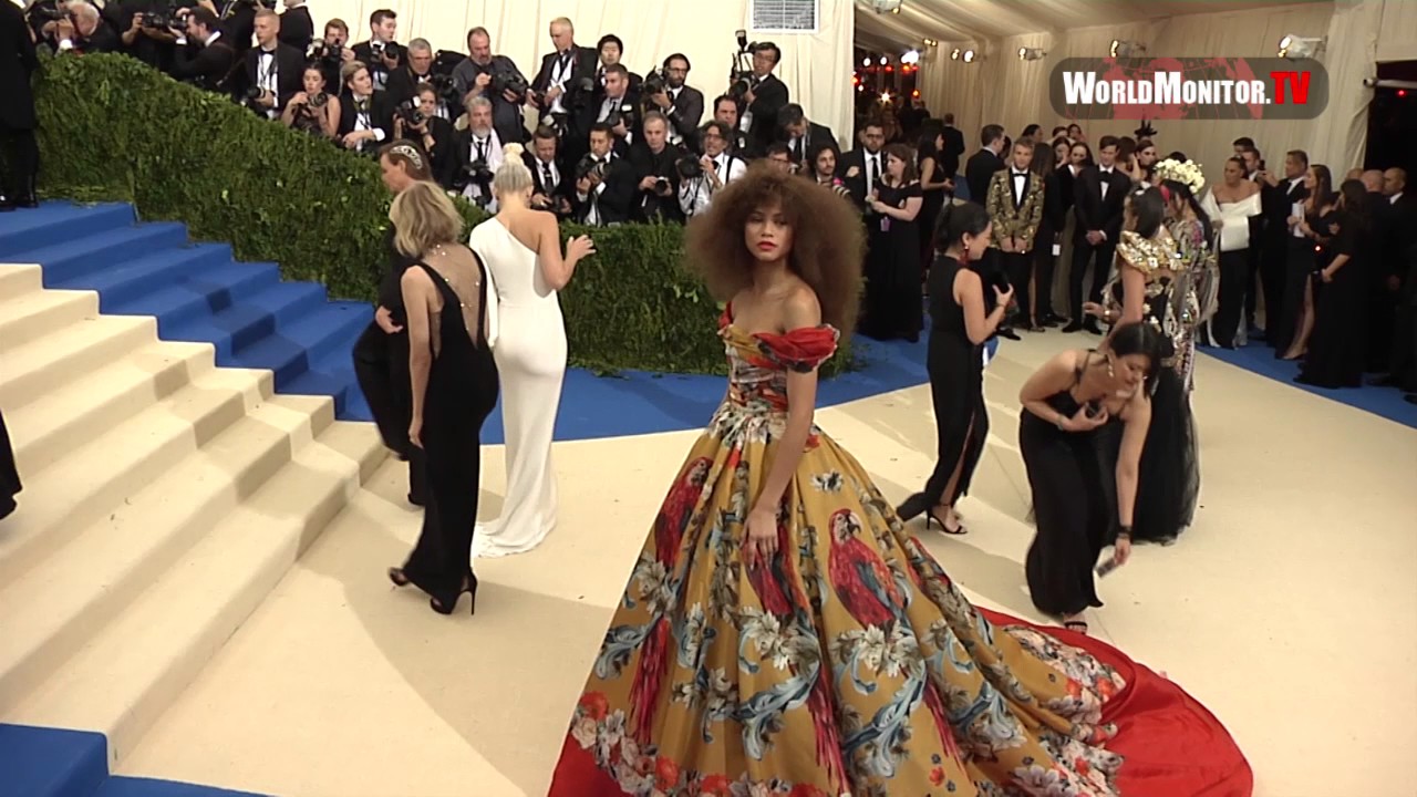 Zendaya arrives at 2017 Met Gala
