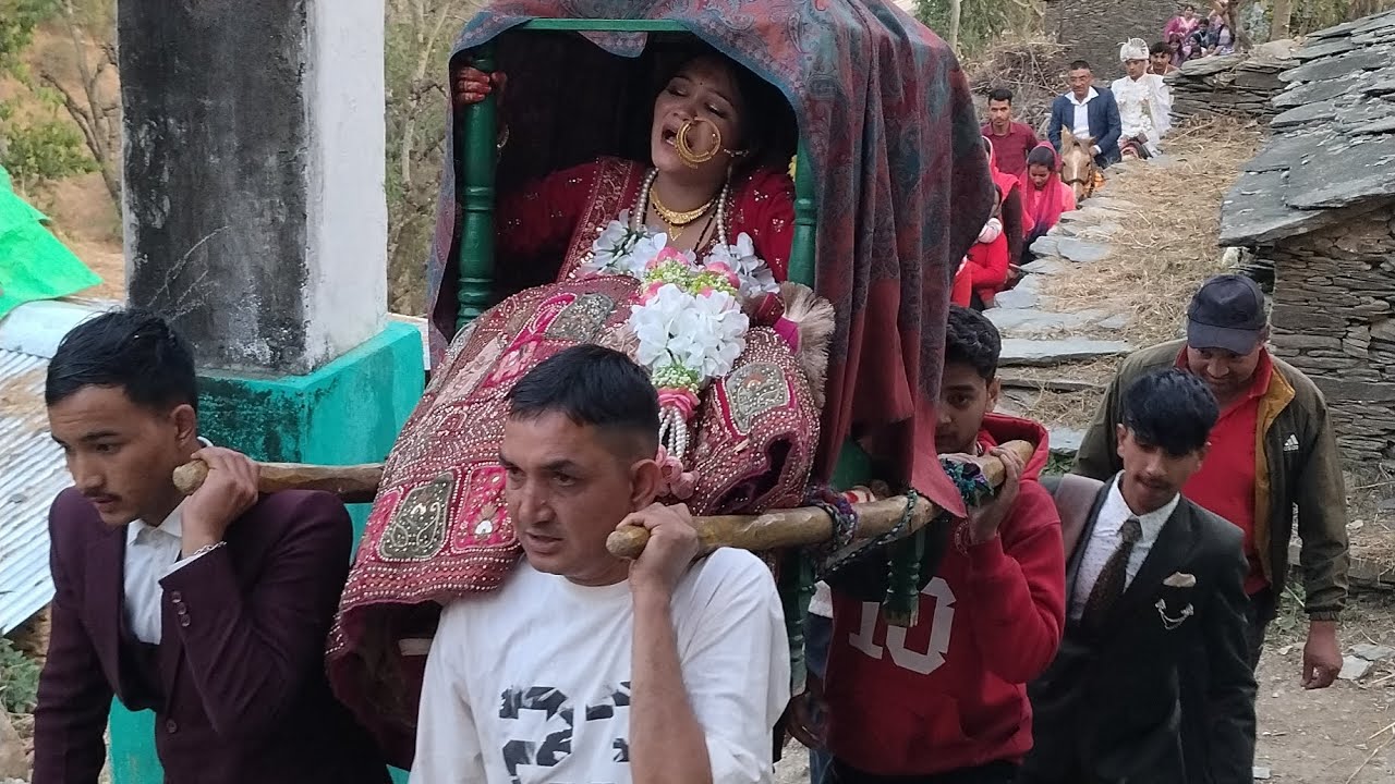 विदाई दुल्हन का रो रो के बिरा हाल