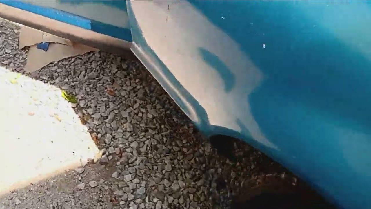 Ford 385 series exhaust clip.