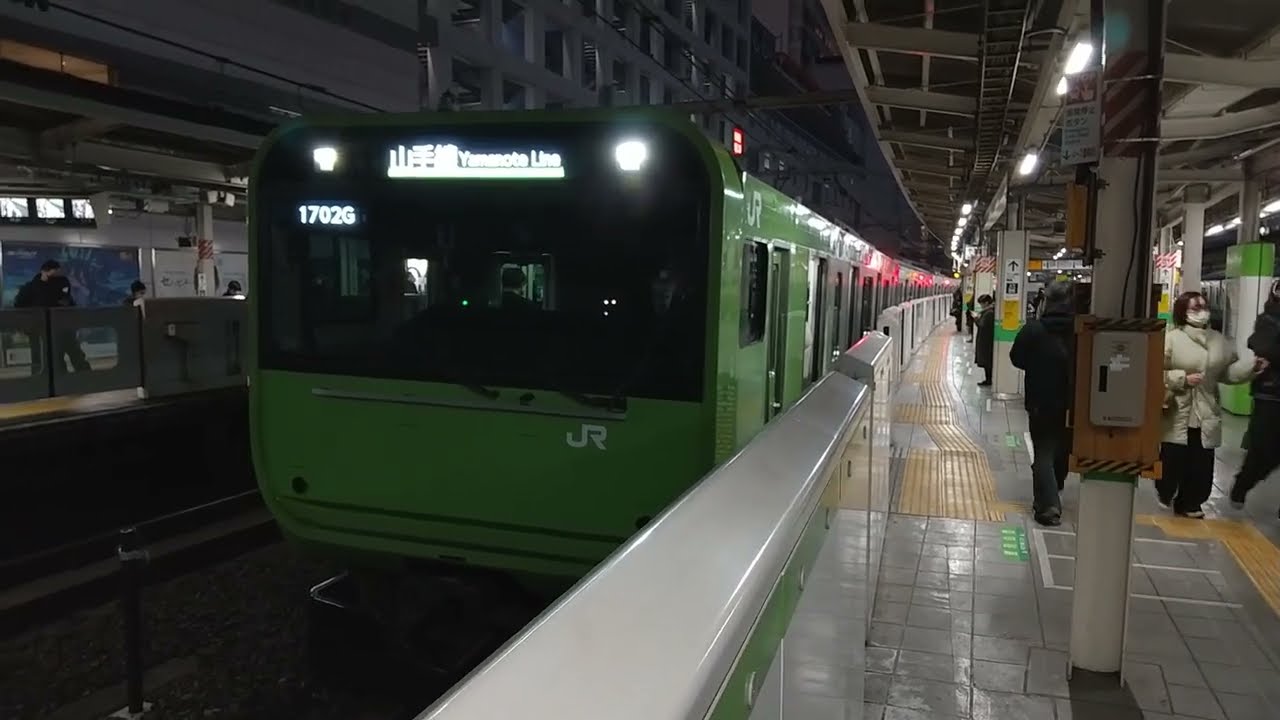 E235系0番台　トウ39編成　103系復刻ラッピング　池袋駅発車とトウ36編成　池袋駅到着　2026/02/12