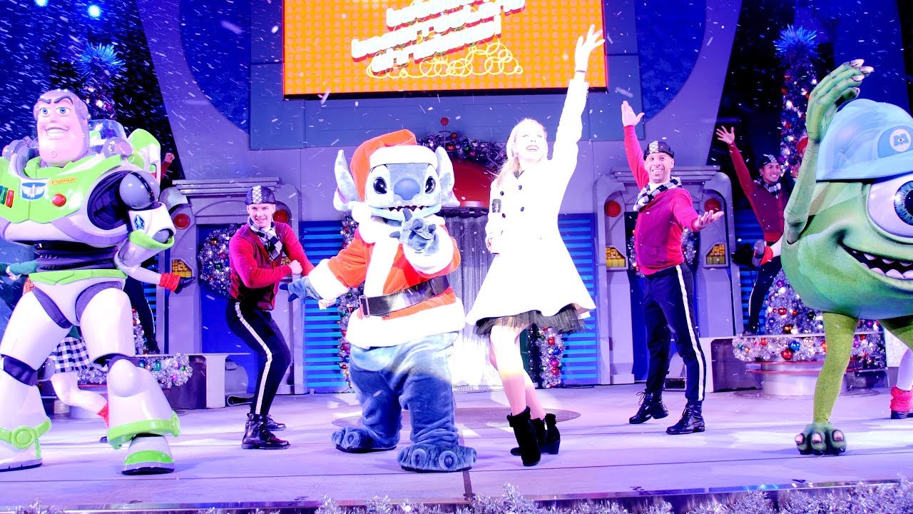 Santa Claus Is Coming To Town! | Magic Kingdom at Walt Disney World