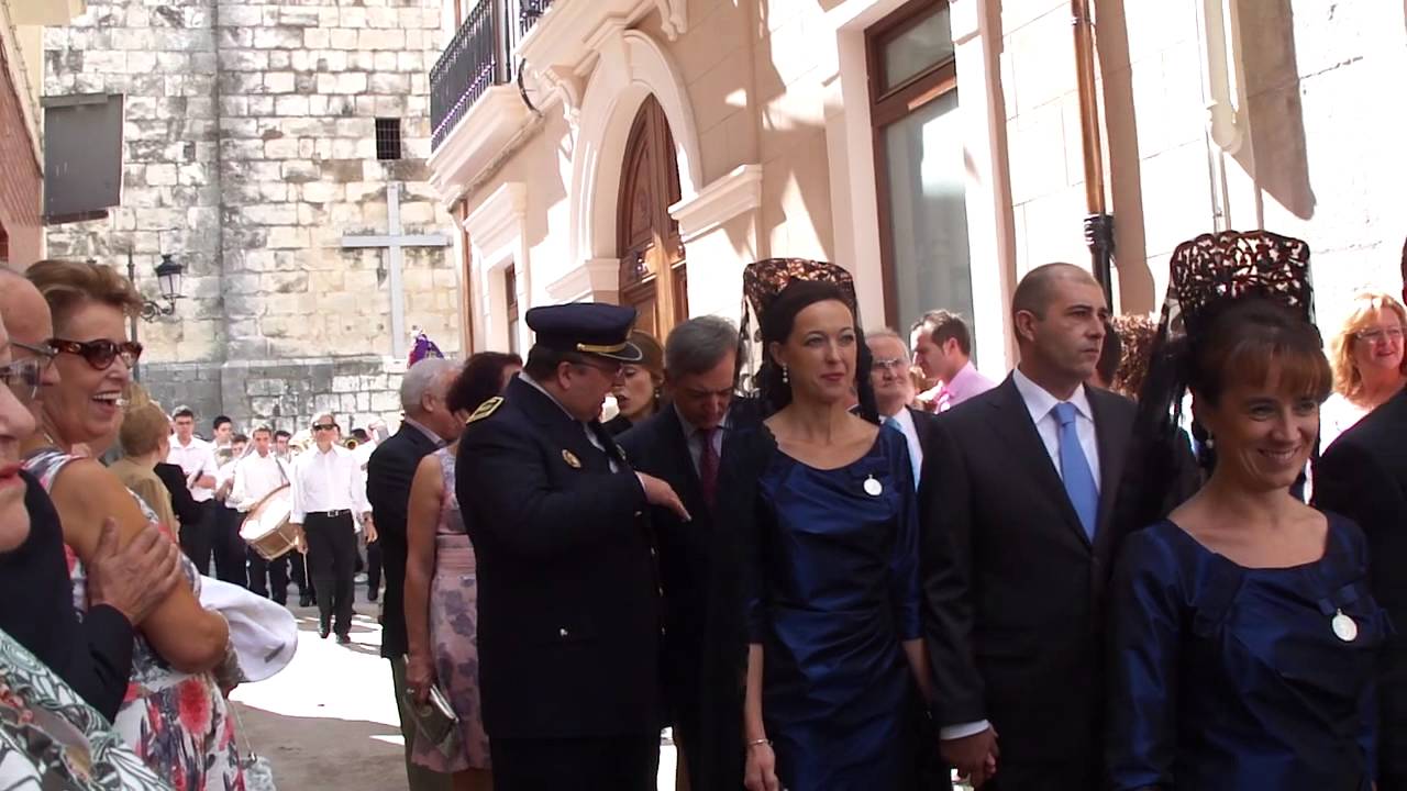 Desfile de festeras en Dia de San Miguel Arcangel, patrono de Enguera,Valencia,España