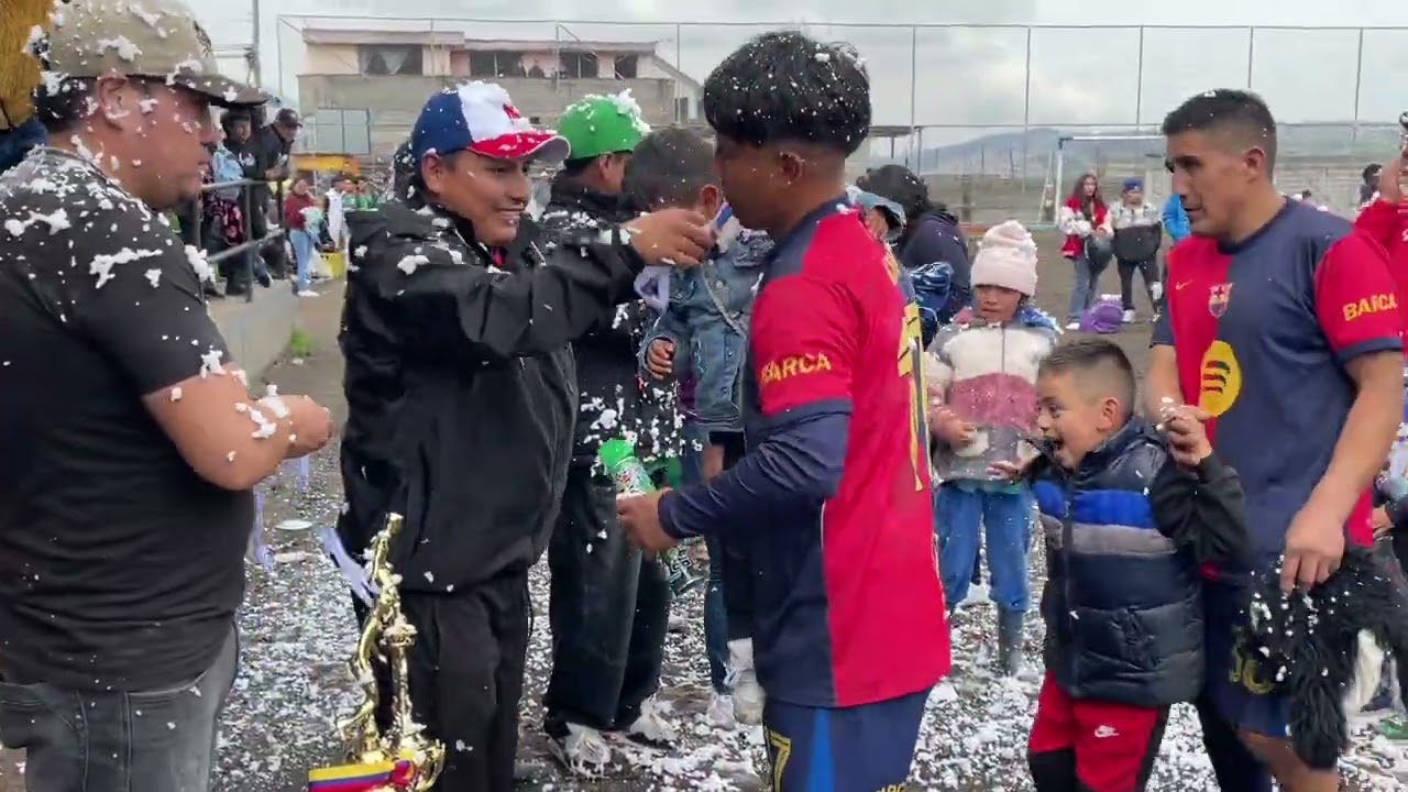 Entrega de trofeos en la liga 18 de Octubre 👌🔥☄️⚽️⚽️⚽️ del Campeonato de futbol felicidades 🎉🎊🍾 