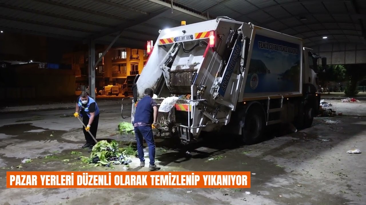Akdeniz'de pazar yerleri temizleniyor, yıkanıyor...