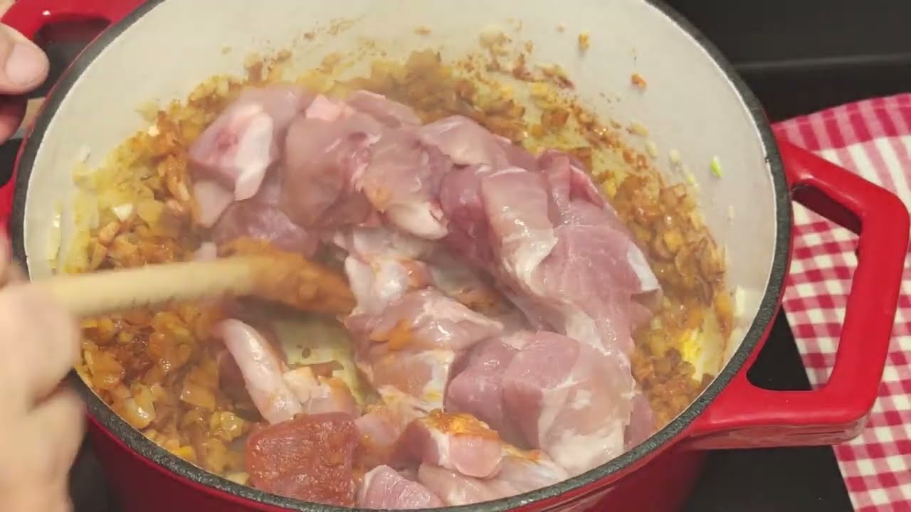 Szèkely gulyàs staro Madjarsko jelo- old Hungarian dish szekely stew