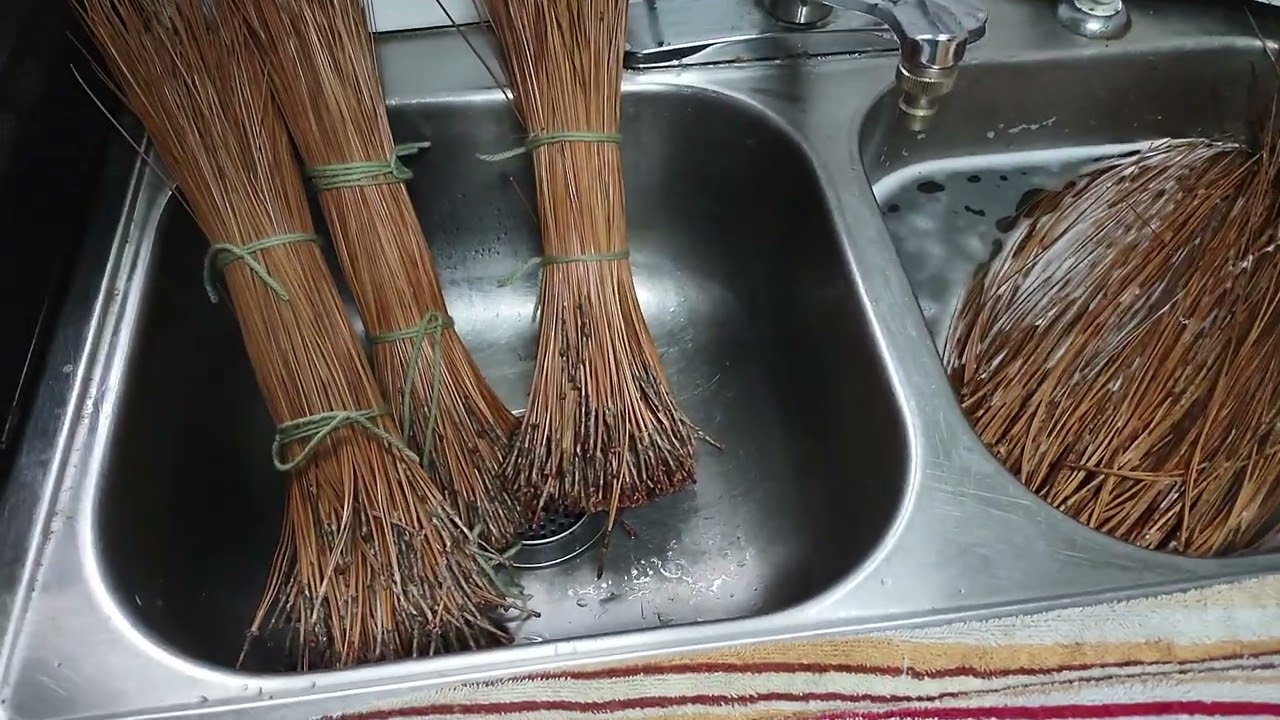 08/06/2024 How to wash, bundle and dry Longleaf pine needles used for basket weaving, crafts