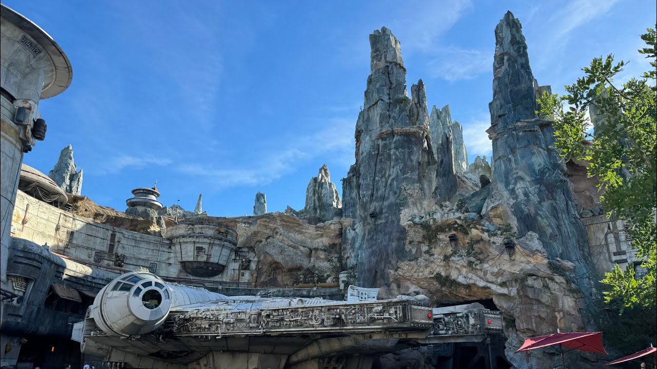 Star Wars Galaxy's Edge 2023 Sights & Sounds in 4K | Walt Disney World Florida November 2023