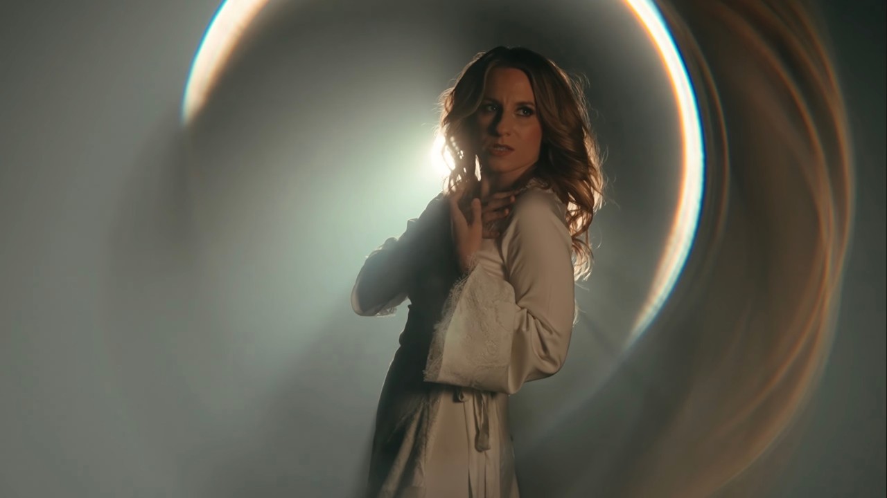 Caitlyn Smith - Circling Around It (Official Visualizer)