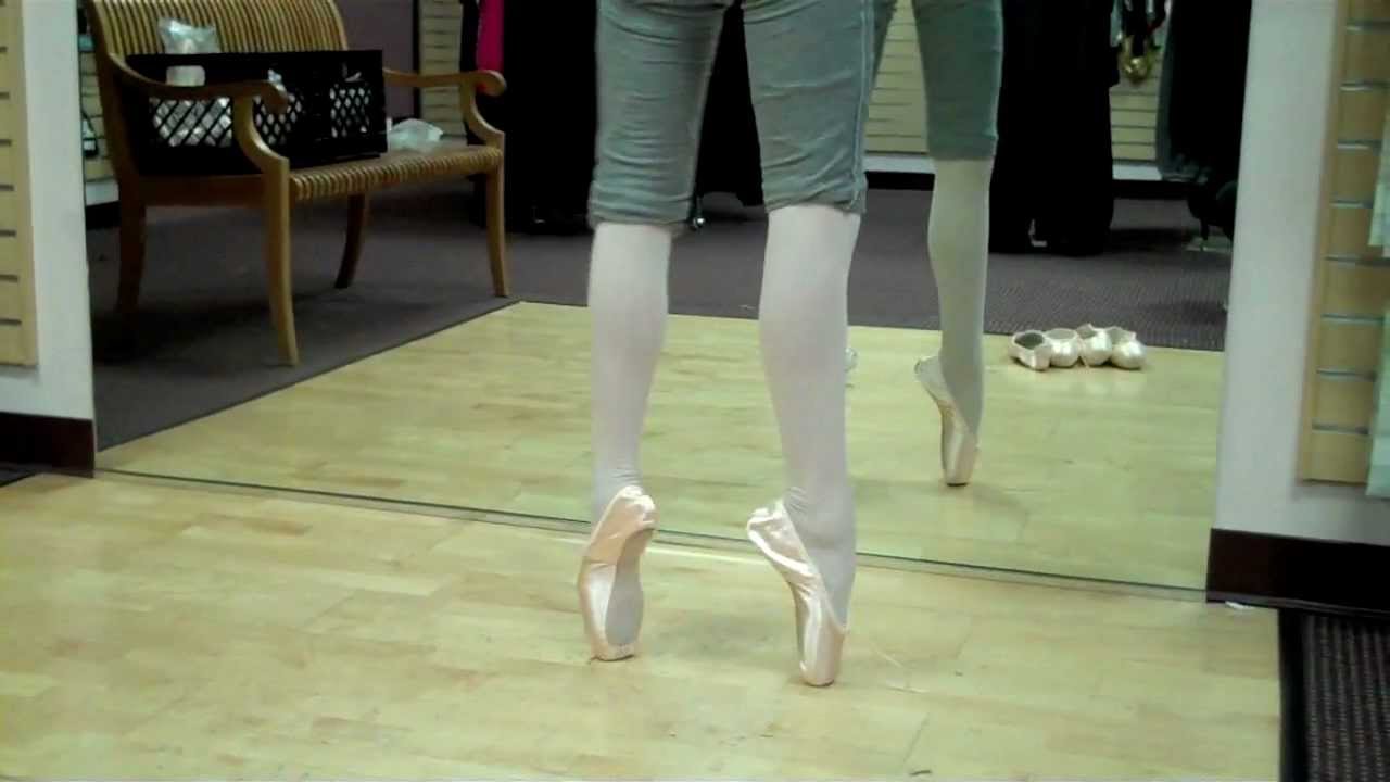 Ballet: Trying on Freed & Suffolk Pointe Shoes - Robbie age 12 Fitting