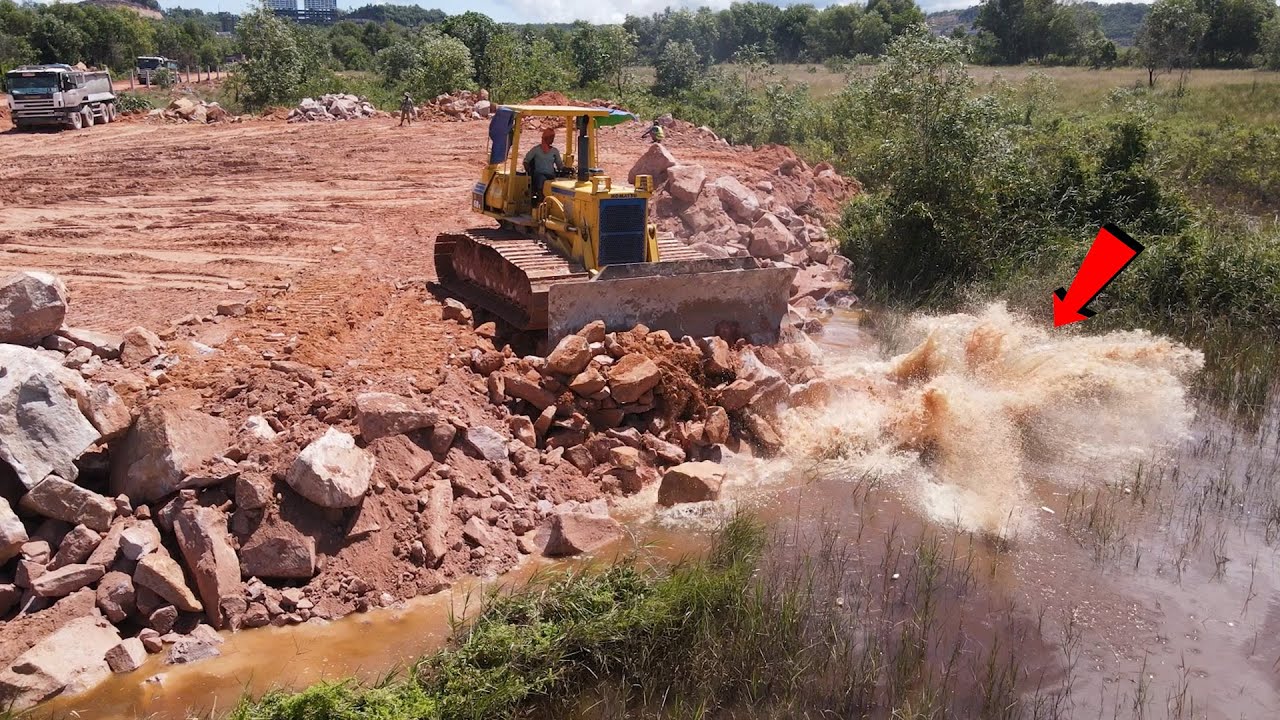 Great Work!Skillfully KOMATSU DOZERS And Dump Trucks Technique Pushing & Dumping Big Stone On Huge