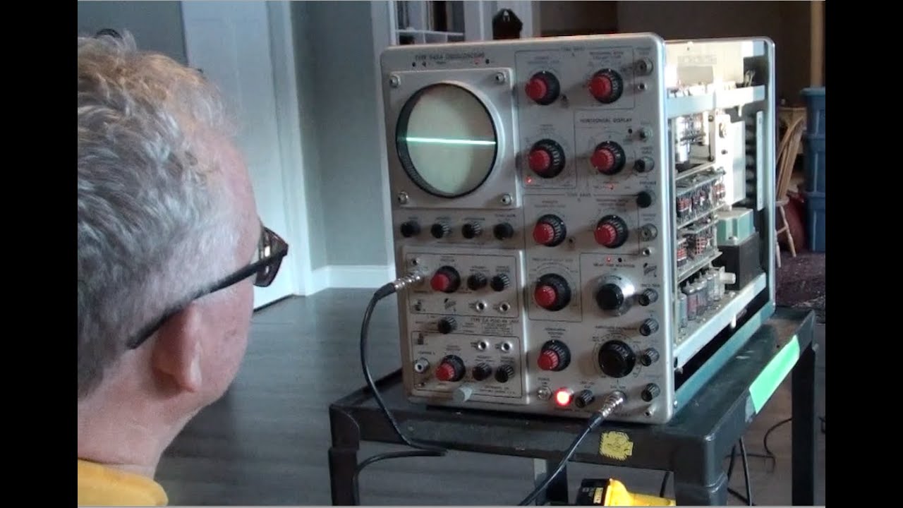 Vintage Tektronix 545A Oscilloscope - First Power up, cleaning and fuse holder replacement