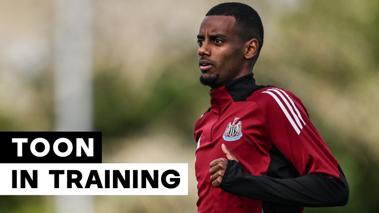 🇸🇪 "WHAT A HIT THAT IS!" Alex Isak scores screamer! | Toon In Training