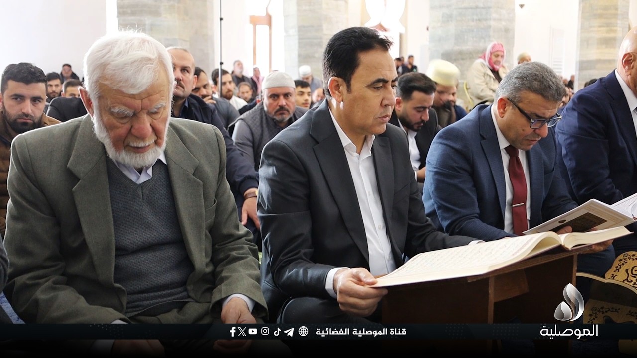 محافظ نينوى يؤدي شعائر صلاة الجمعة في الجامع النوري الكبير بأيمن الموصل