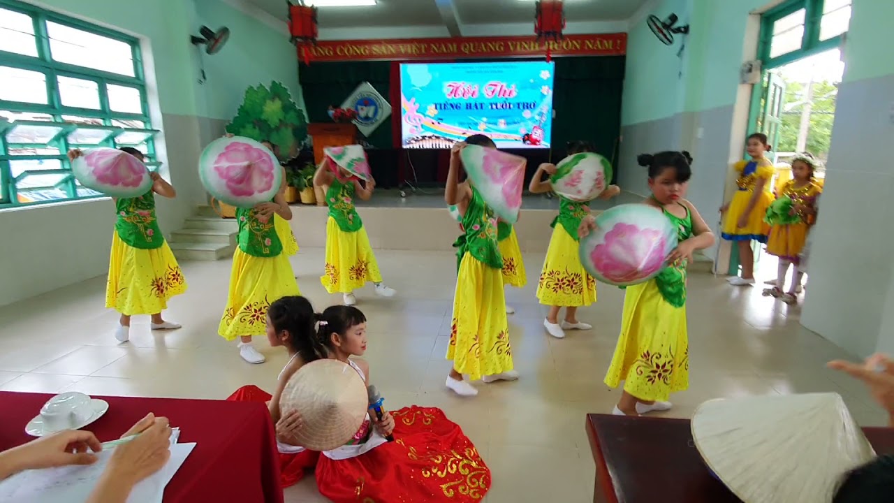 Em dắt trâu ra đồng- lớp 4/1 TH CẨM PHÔ-HỘI AN-UYÊN NHƯ+QUỲNH NHƯ