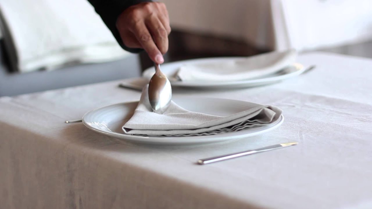 ¿Cómo montar una mesa en restaurante?