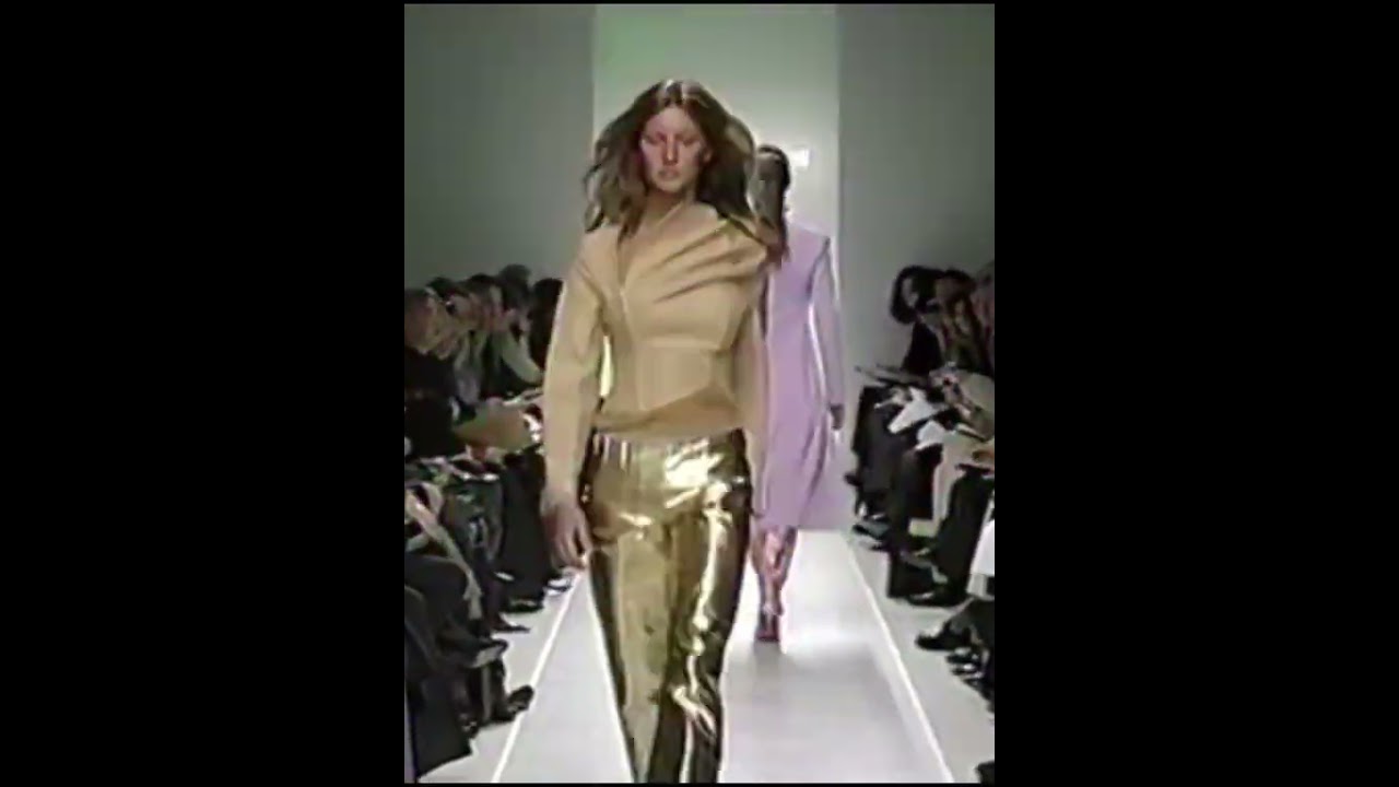 #cat Gisele Bundchen Fause Haten NY FashionWeek - Spring 2000 #giselebundchen #m