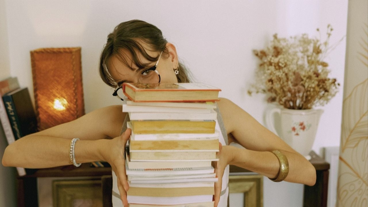 asmr for books and french lovers : sharing french literature
