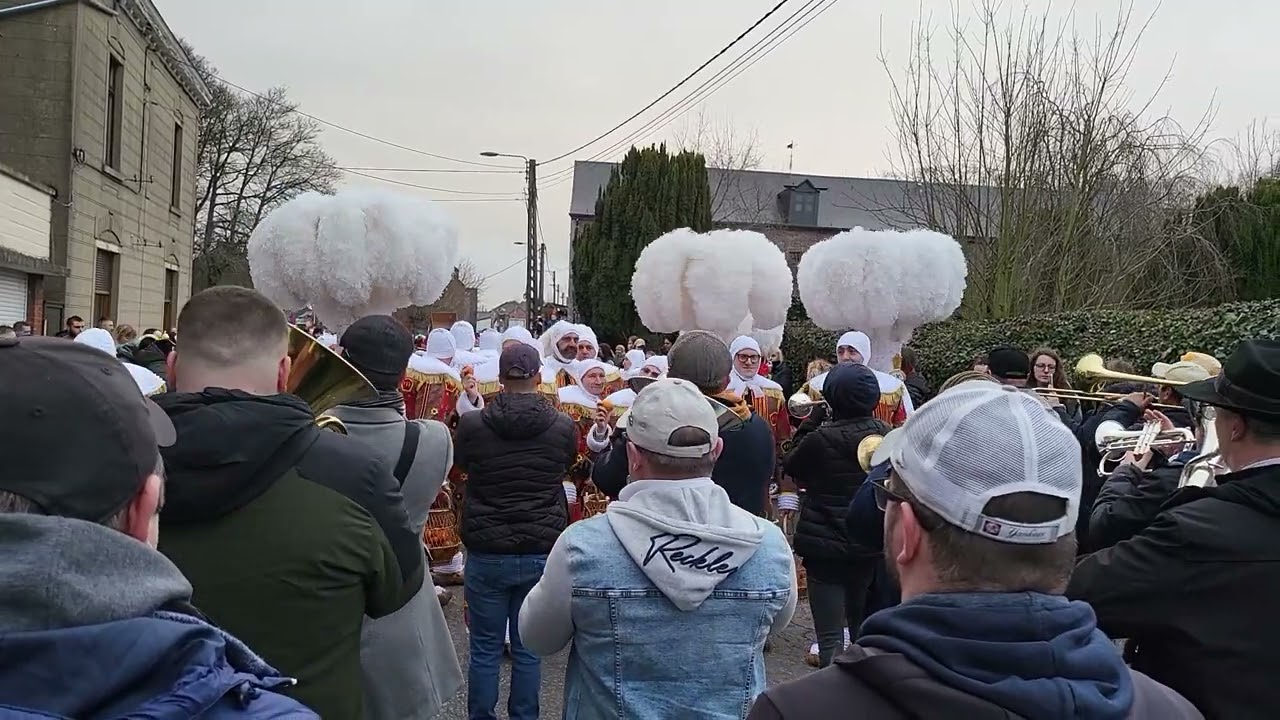 Laetare Fontaine-L'Evêque 2023 13 Philiantrophiques cortège de l'après-midi