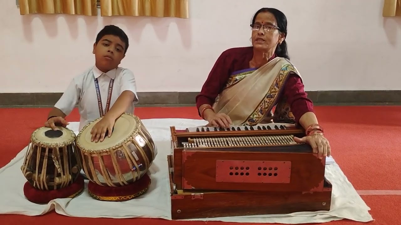 होरी कनक भवन में खेलत सिया रघुवर।