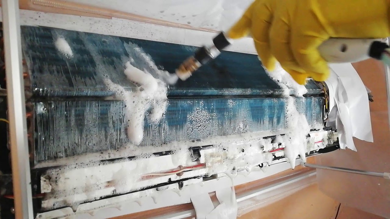 Профилактика на стенен климатик по технология Water Clean