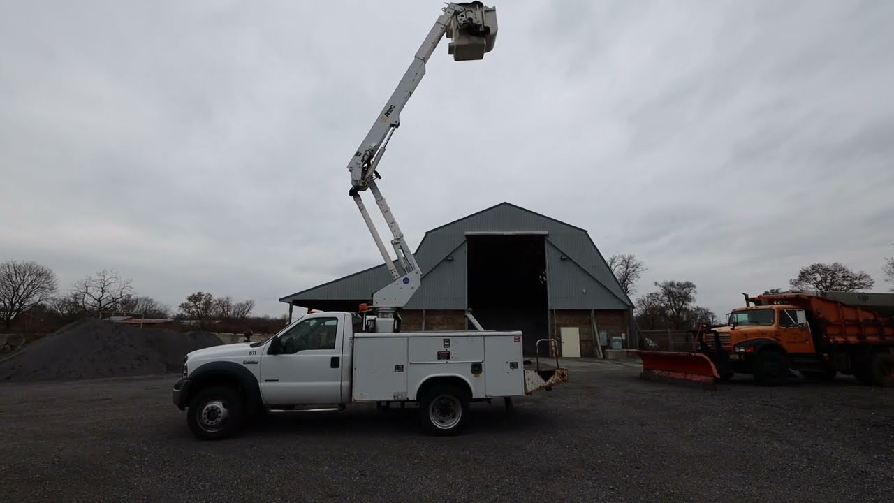 2006 Ford F-550 Super Duty 4x4 Altec Bucket Truck For Sale at Auction