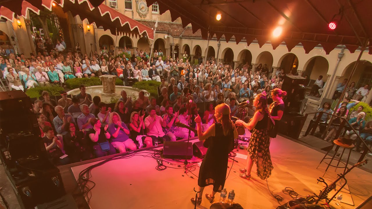 Sara Watkins, Sarah Jarosz, Aoife O'Donovan - I'm With Her