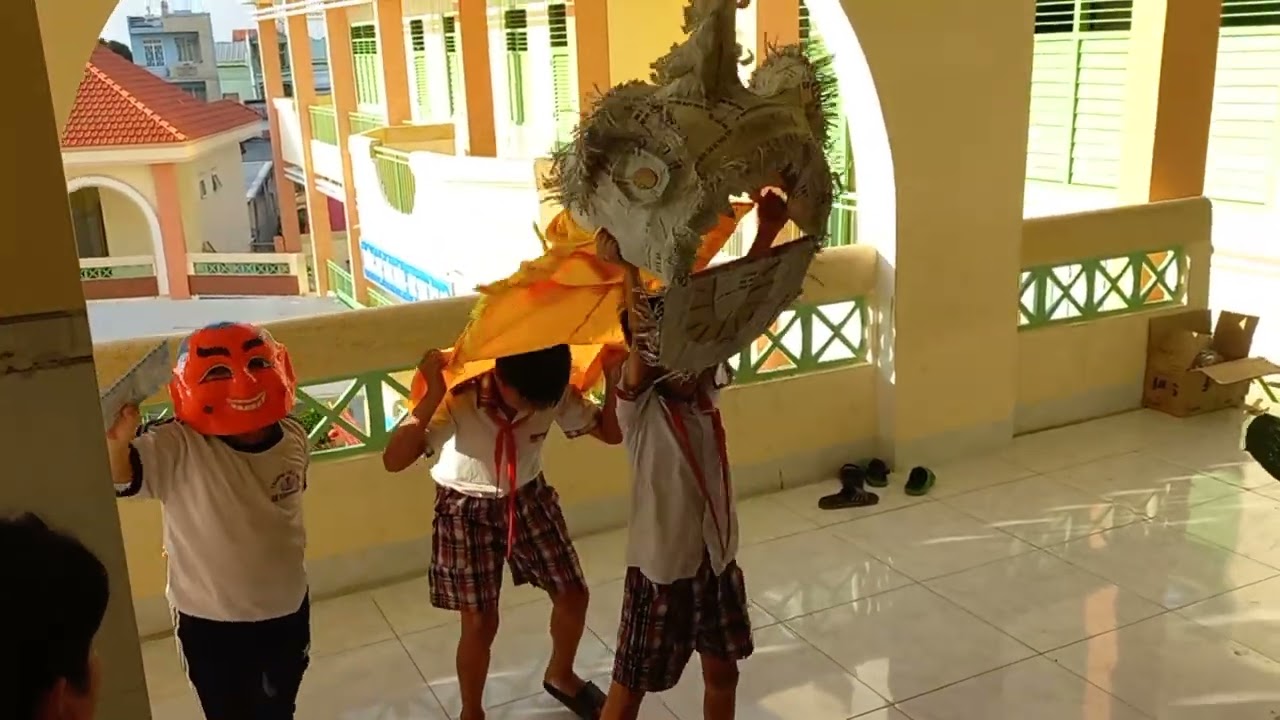 Tập múa Lân