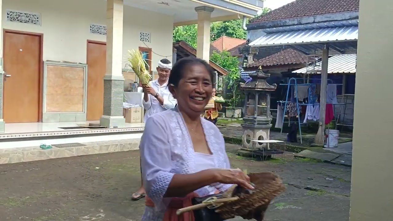 Upacara Mecaru di Merajan (sanggah) keluarga di Jln. Nusantara 35 Br.Pande Bangli
