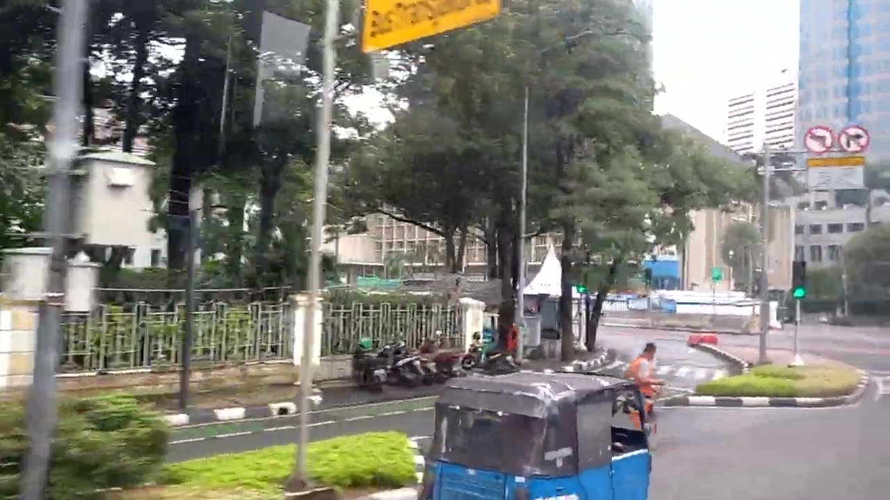 Halte Balaikota menuju Bunderan Monas