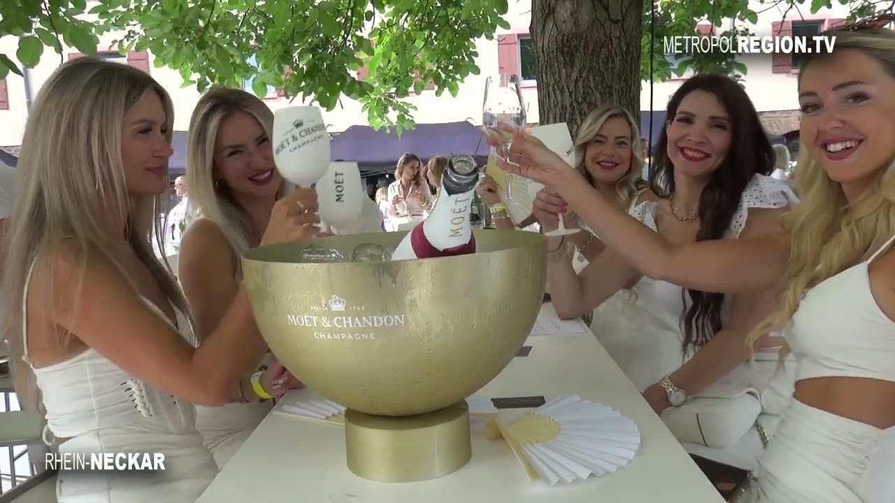 WHITE PARTY by Moët & Chandon