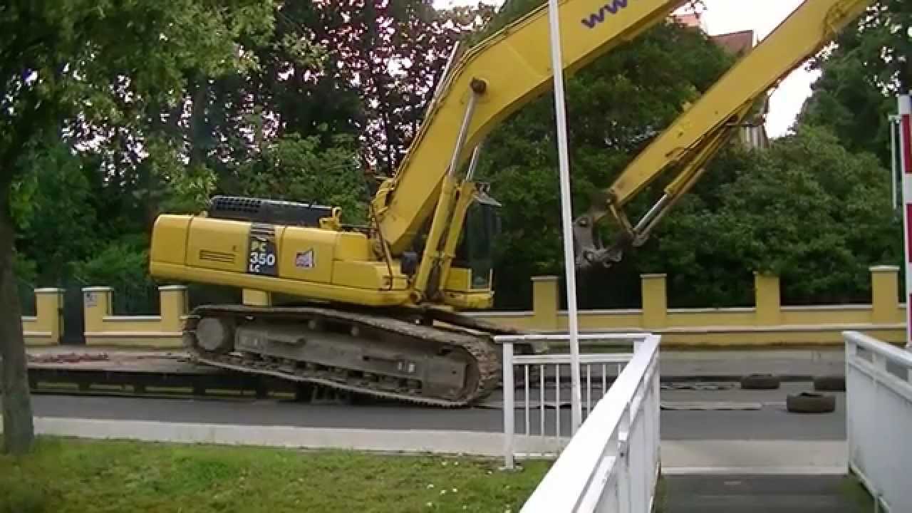 Baggerarbeiten mit Komatsu PC350LC Longreach am Hauptkanal in Papenburg (Ems)