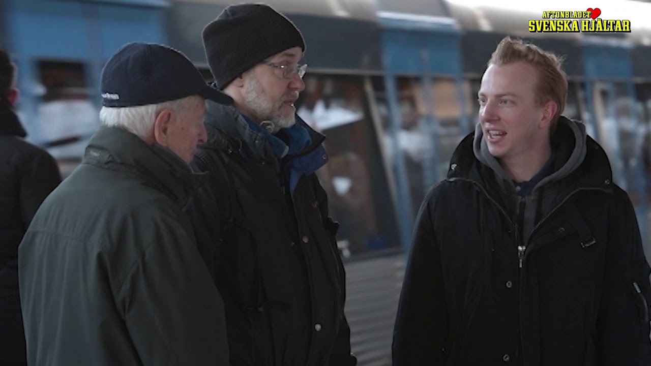 Äke knuffas ner på spåret Dramat fångat på film