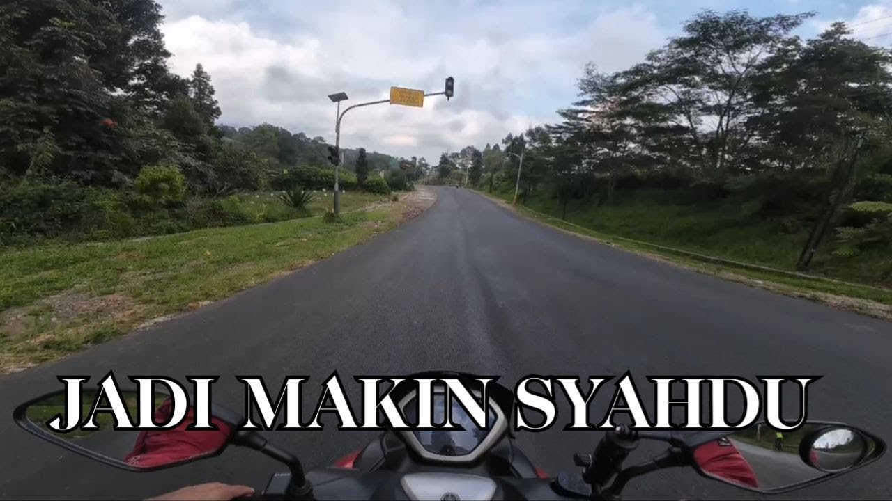 MELINTASI JALAN LEMBANG SUBANG YANG SUDAH BERSIH DAN SYAHDU