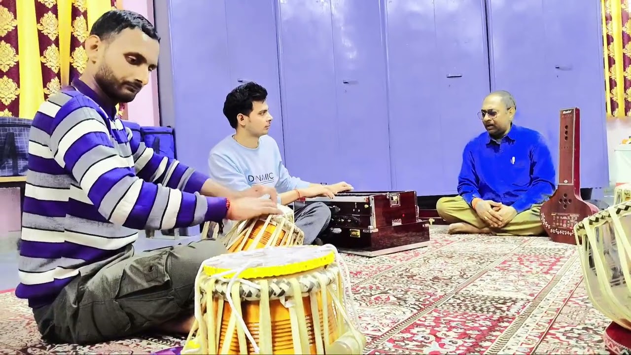 #video Aaj birj me hori re rasiya.............