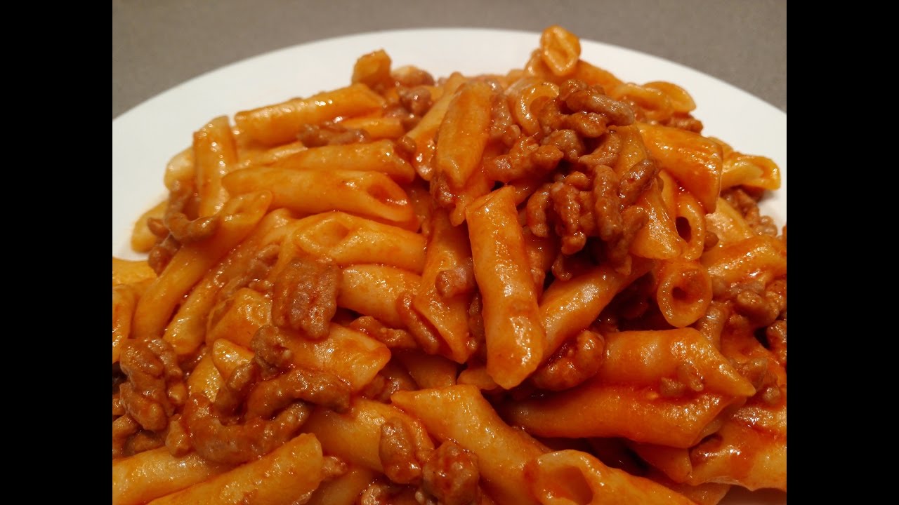Macarrones con tomate y picadillo de carne. Menú pasta Olla GM G