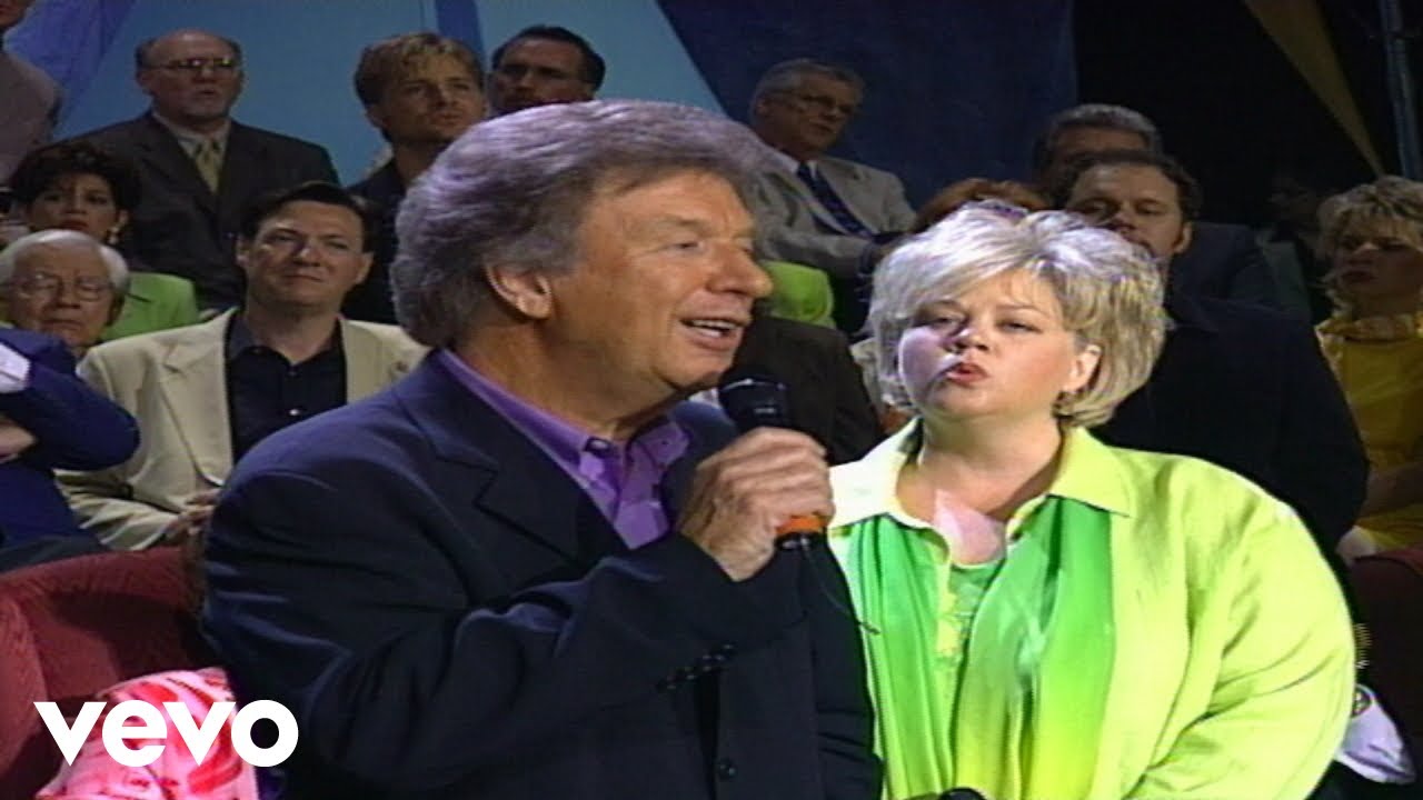 Bill & Gloria Gaither - Going Home [Live] ft. Bill Gaither, Tanya Goodman Sykes