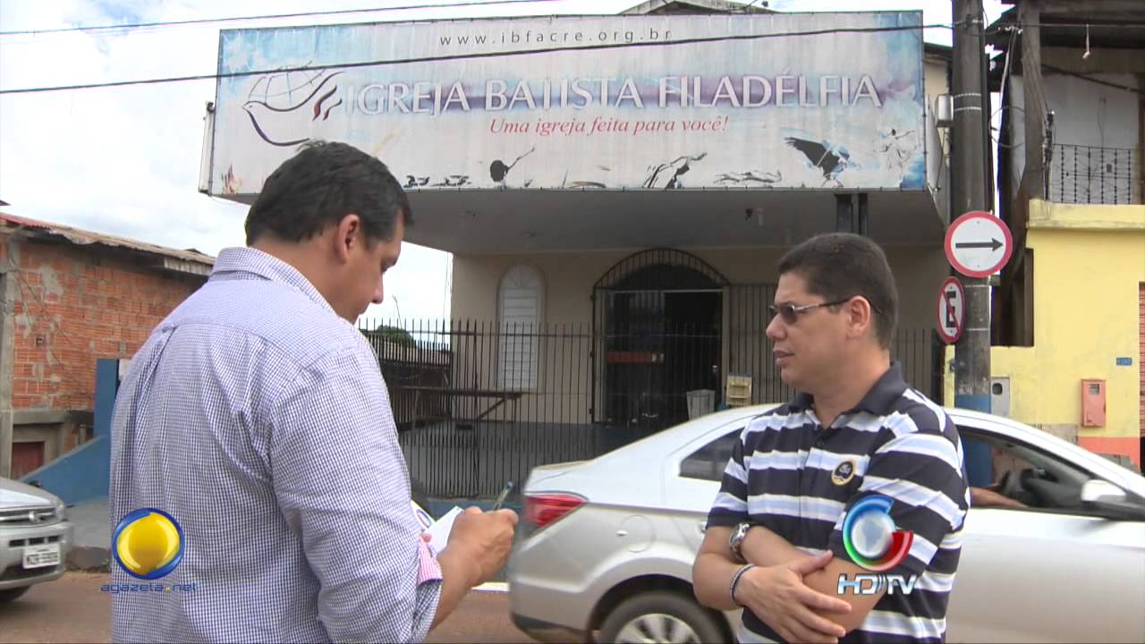 ALUNO QUEIMA BÍBLIA EM SARAU NA UFAC 06 05 2015