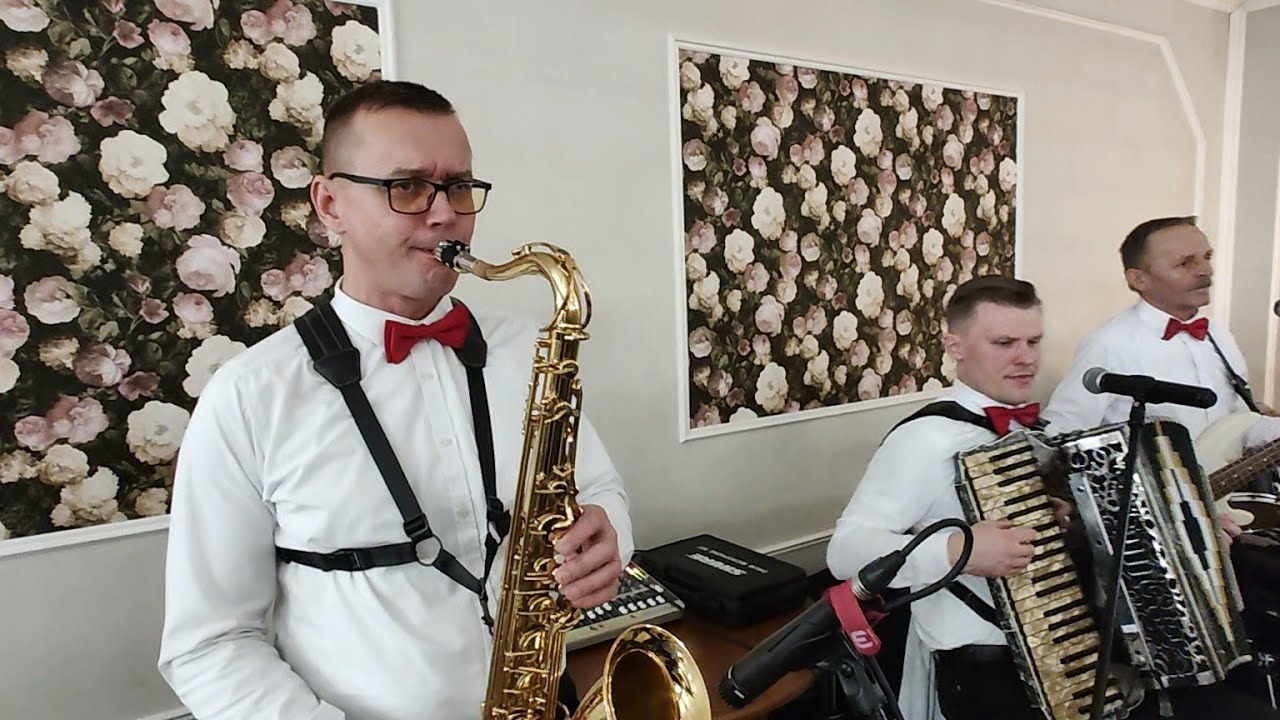 1 stycznia 2026 Elegancki Sylwestrowy BAL z Kapelą Stąporkowską w Złotym DWORZE 