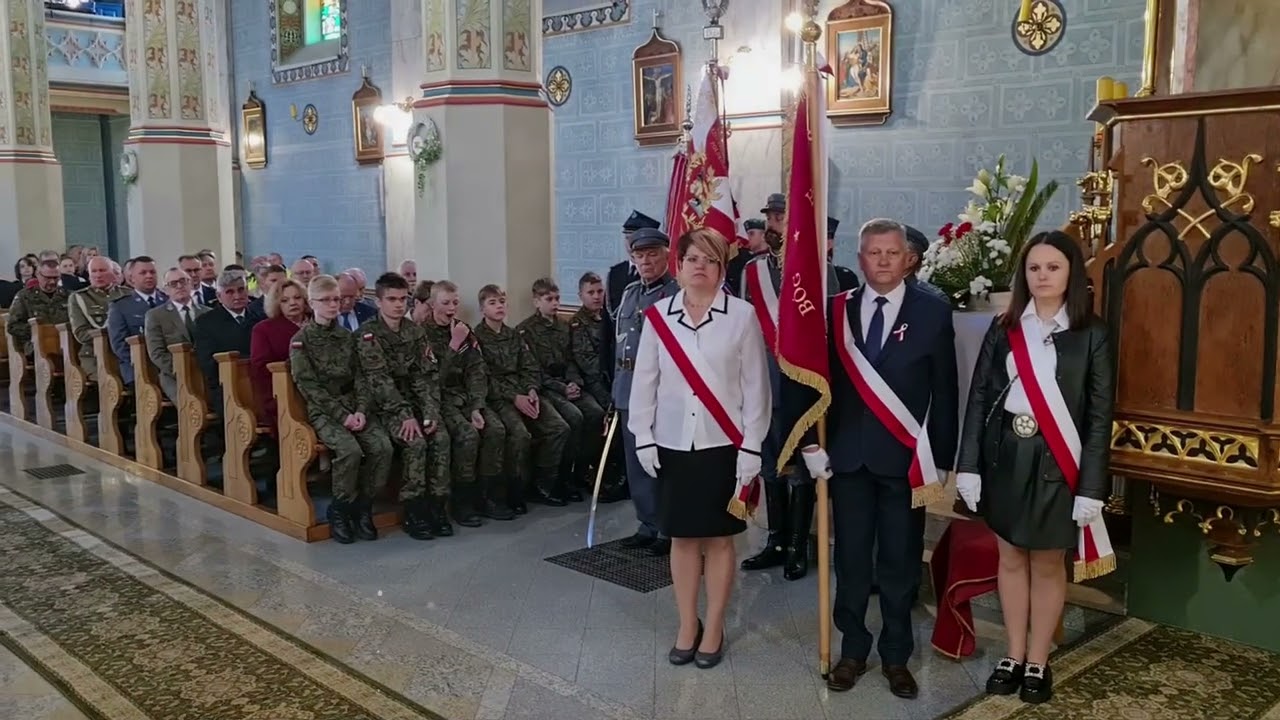Ostrowy Tuszowskie - poświęcenie sztandaru Szkoły Podstawowej.