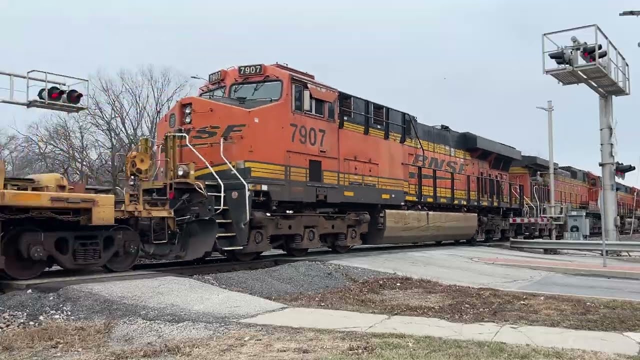 BNSF 7125 Leading EB Intermodal in Olathe, KS on January 2, 2026