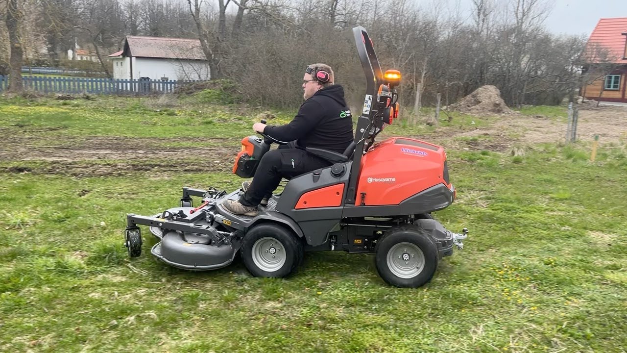Köp Åkgräsklippare Husqvarna P525D 4wd 155X klippbord och vikplog på Klaravik