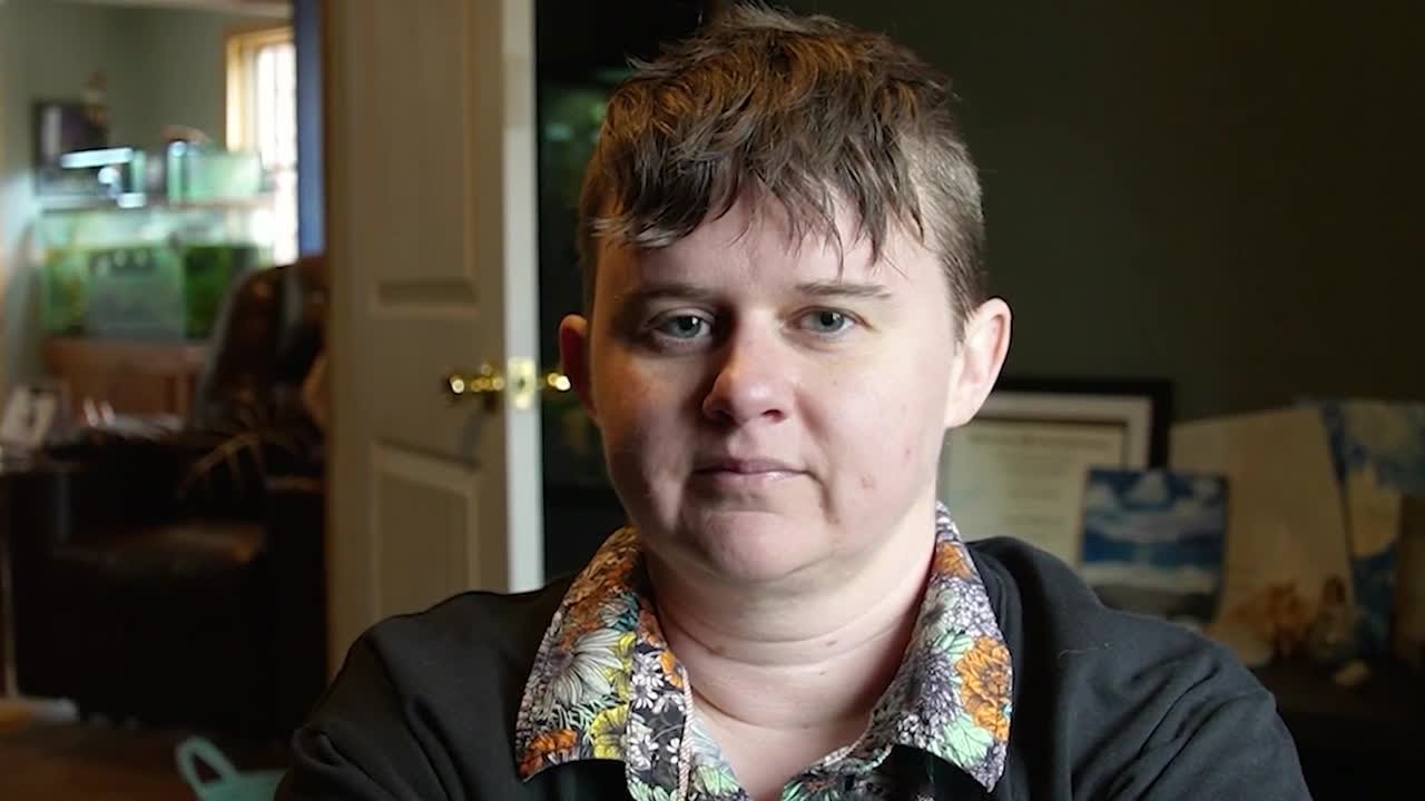 Жители Колорадо, принадлежащие к ЛГБТК+ сообществу, отреагировали на решение Верховного суда США ...