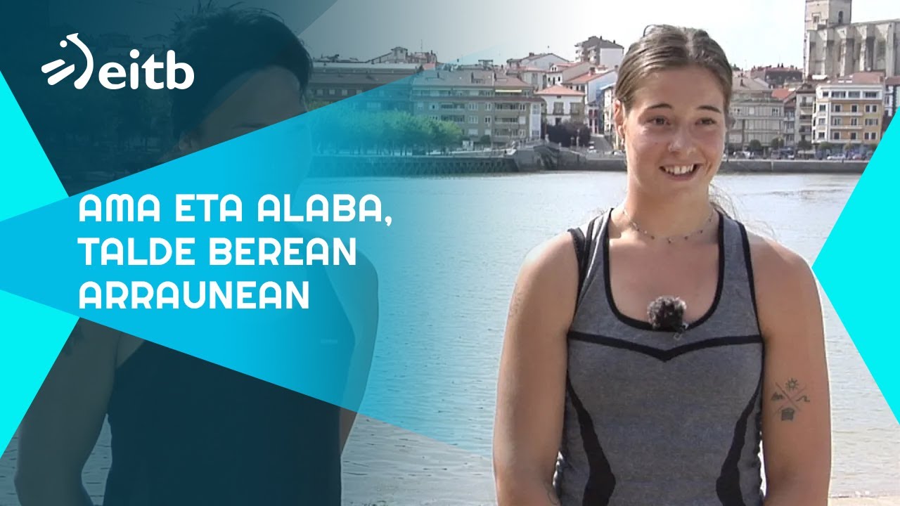 Miren Garrastazu eta Argia Ibar, ama eta alaba tostalagun Telmo Deun traineruan