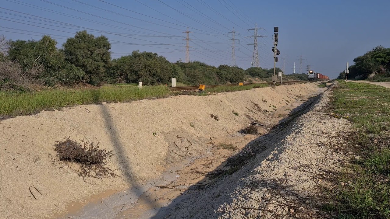 רכבת ישראל משא  Israel railways    freight train JT42BW 737+ EMD G26CW 607