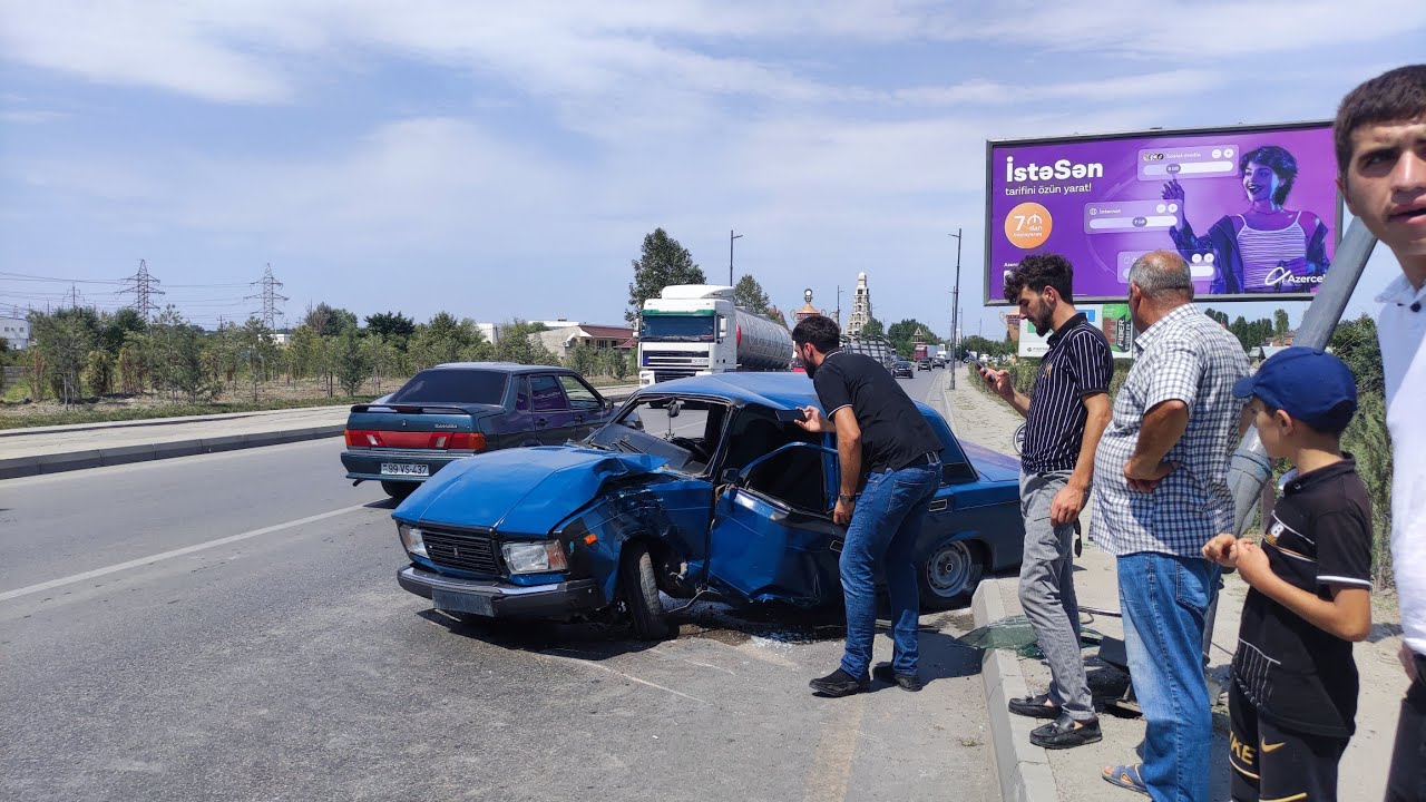 Xaçmazda VAZ 2107 işıq dirəyinə çırpılıb, iki nəfər xəsarət alıb