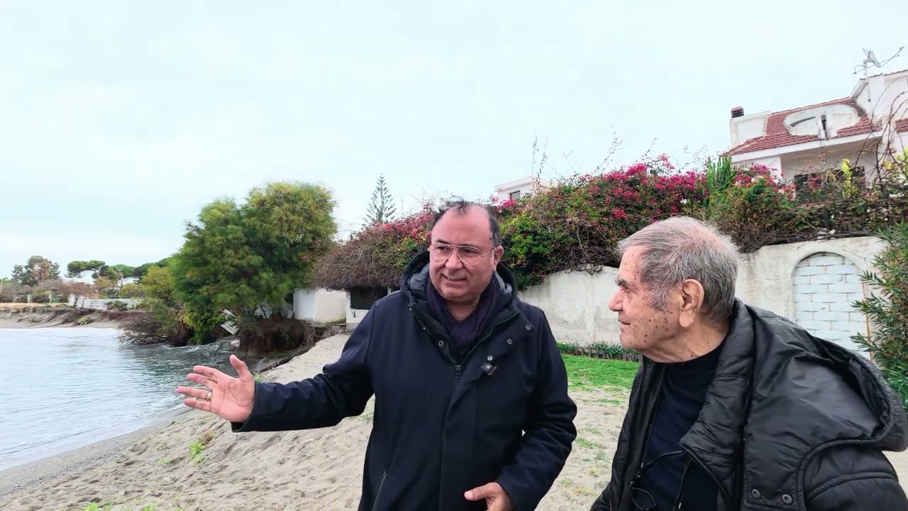 Reggio Calabria, il mare divora alcune case. Un residente: 