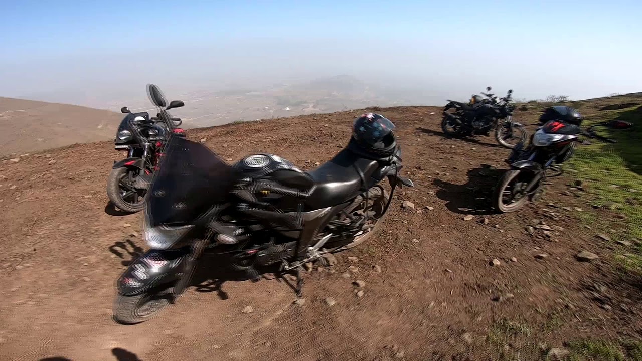 Lomas El Prado en moto Pulsar 150R