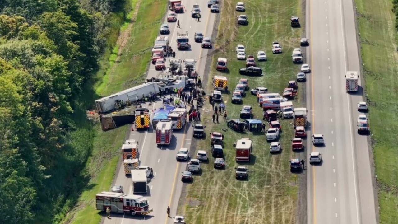 Driver facing manslaughter, criminally negligent homicide charges in deadly tour bus crash on I-90